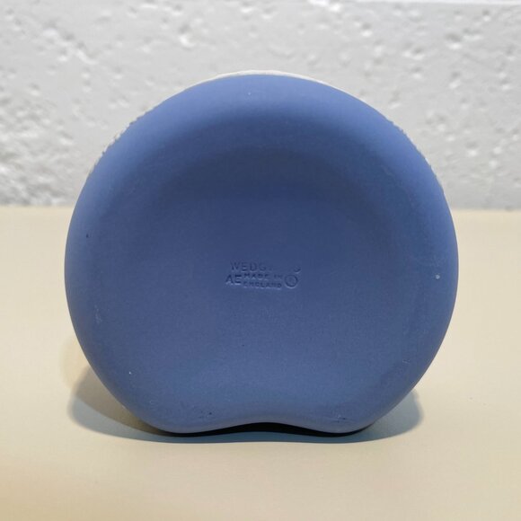 Wedgwood Blue Jasperware Kidney-Shaped Trinket Box with White Motif - Picture 10 of 10